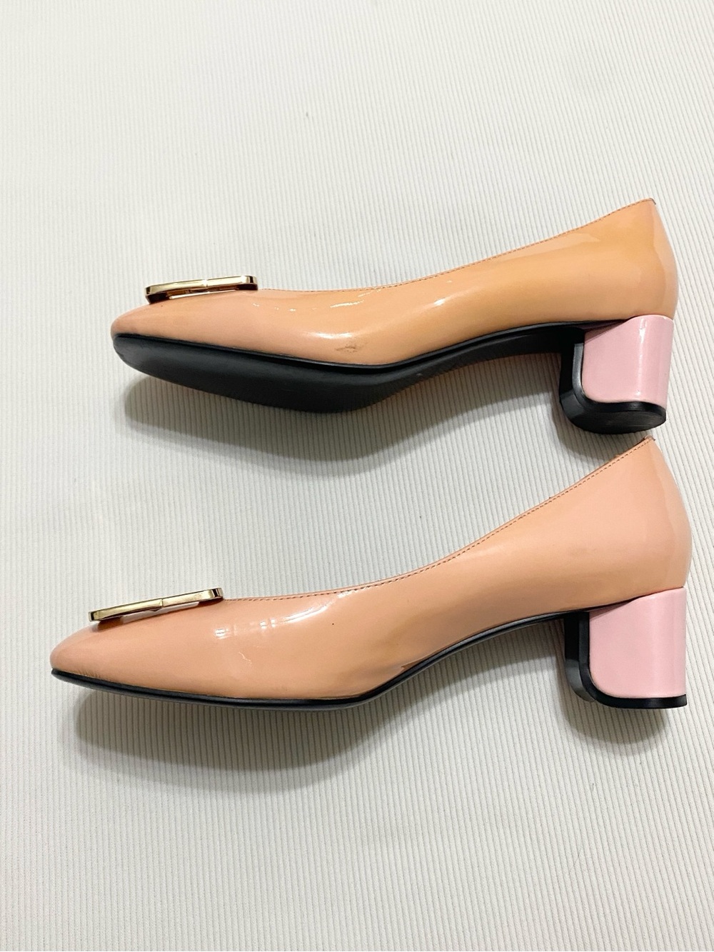 Roger Vivier Paris Trompette Patent Leather Buckle Pumps Kitten Heel Coral Pink - Picture 4 of 13